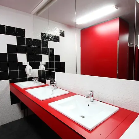 Hostel Botxo Gallery - Youth Hostel Bilbao *